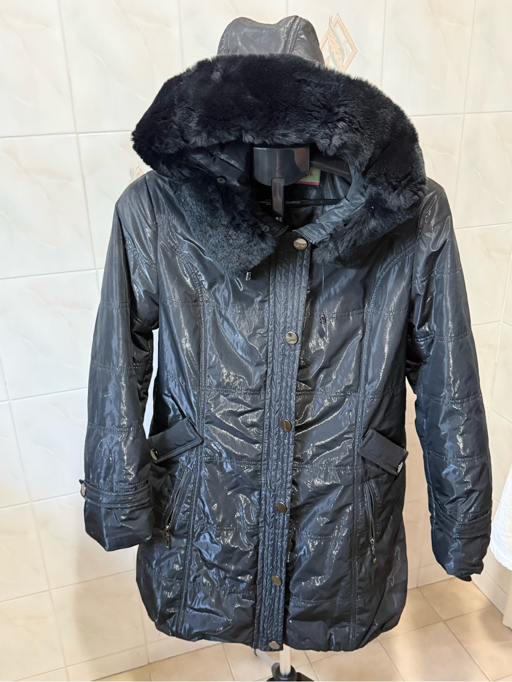 Jessica Wilde Black Hooded Puffer Coat with Faux Fur Trim
